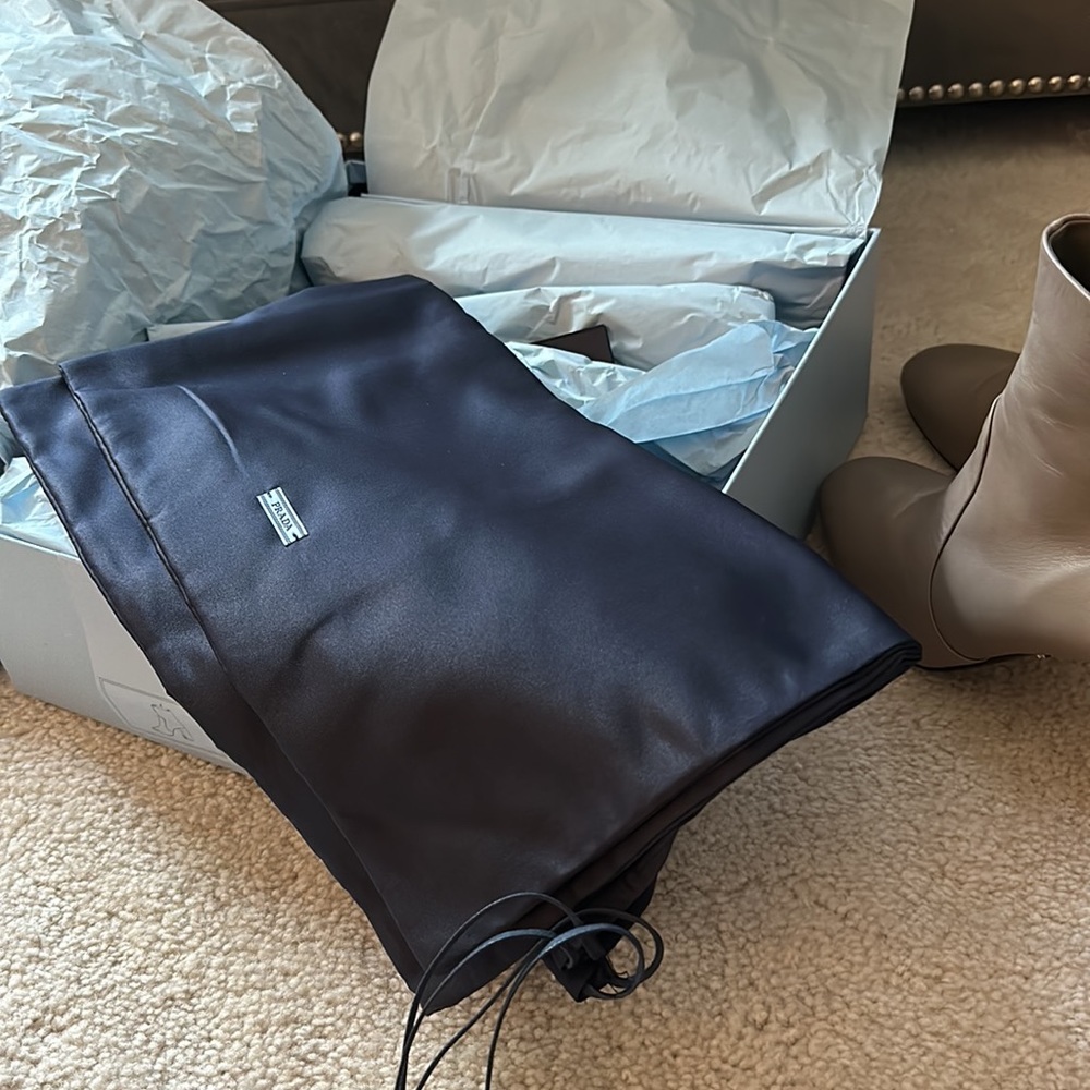 New beautiful leather Prada ankle boots! - Picture 7 of 7